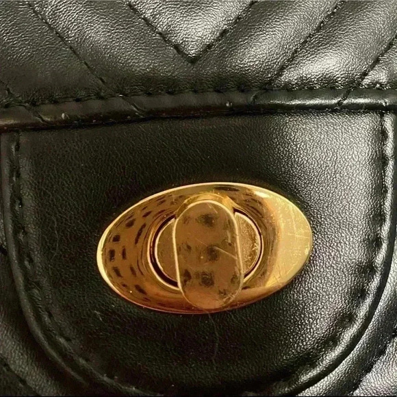 🆕Quilted Pattern Flap Chain Square Bag🆕 - Picture 7 of 9